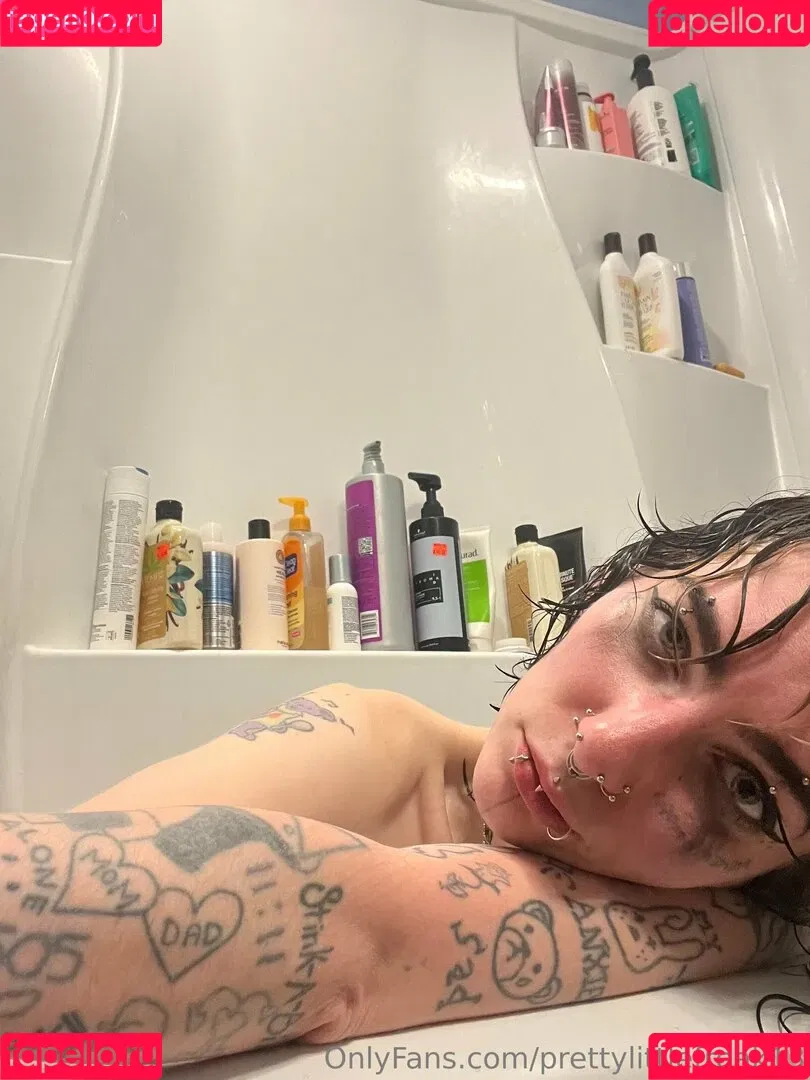 pre.ttylil13 / prettylittlefreak13 Onlyfans Photo Gallery 
