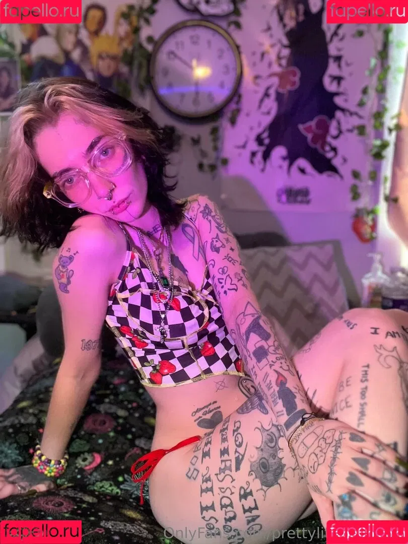 pre.ttylil13 / prettylittlefreak13 Onlyfans Photo Gallery 