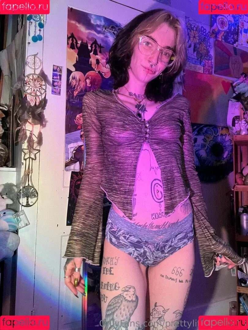 pre.ttylil13 / prettylittlefreak13 Onlyfans Photo Gallery 
