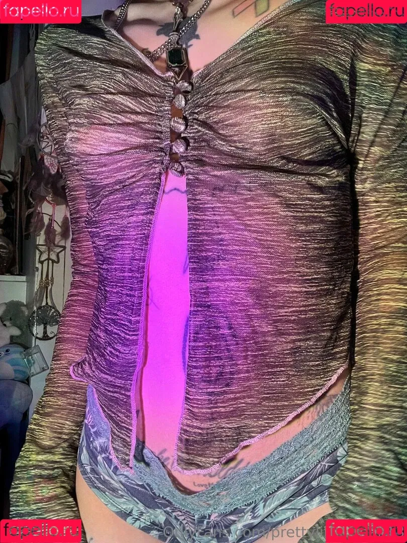 pre.ttylil13 / prettylittlefreak13 Onlyfans Photo Gallery 