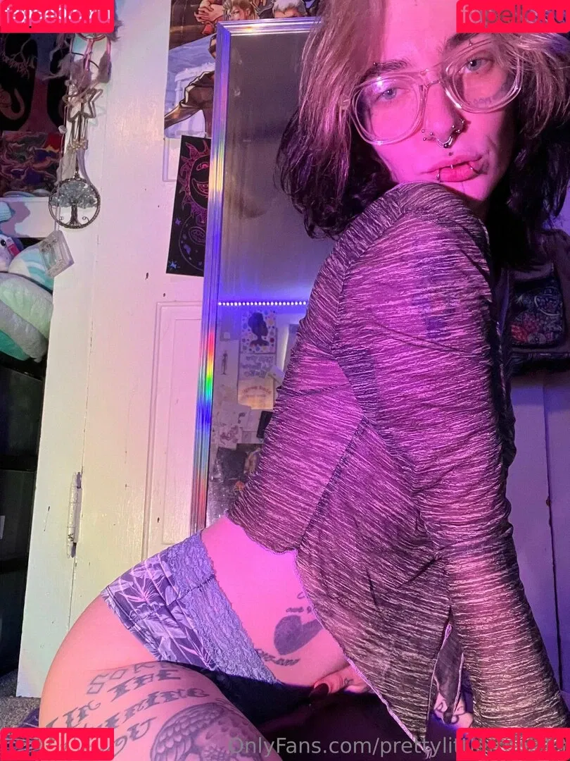 pre.ttylil13 / prettylittlefreak13 Onlyfans Photo Gallery 