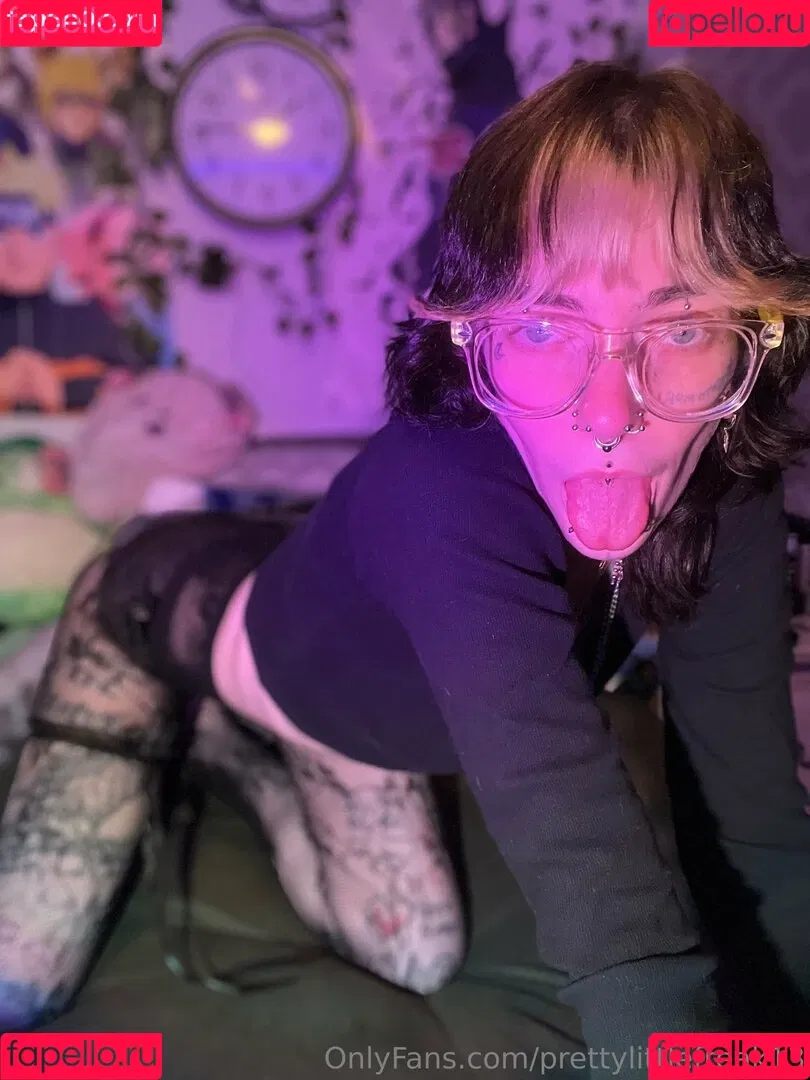 pre.ttylil13 / prettylittlefreak13 Onlyfans Photo Gallery 