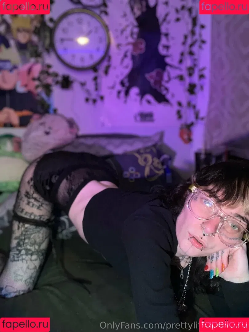 pre.ttylil13 / prettylittlefreak13 Onlyfans Photo Gallery 