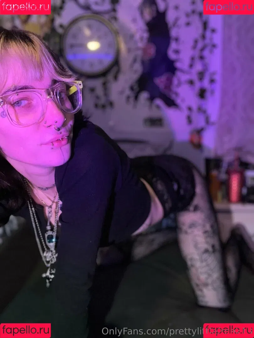 pre.ttylil13 / prettylittlefreak13 Onlyfans Photo Gallery 