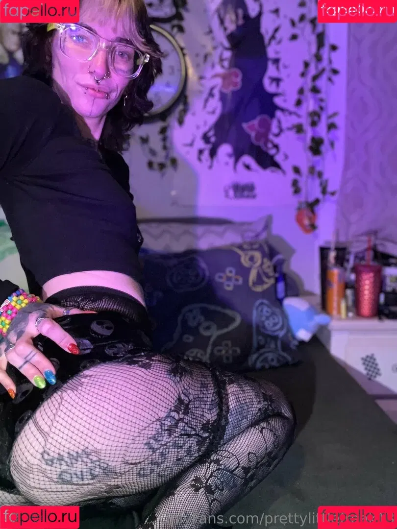 pre.ttylil13 / prettylittlefreak13 Onlyfans Photo Gallery 