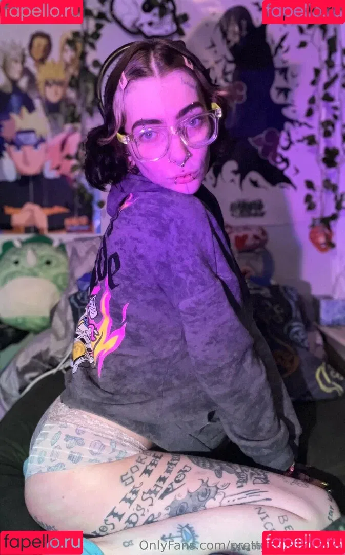 pre.ttylil13 / prettylittlefreak13 Onlyfans Photo Gallery 