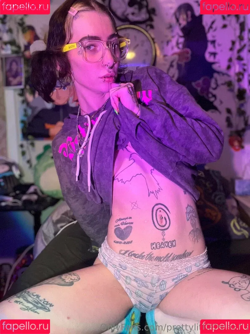 pre.ttylil13 / prettylittlefreak13 Onlyfans Photo Gallery 