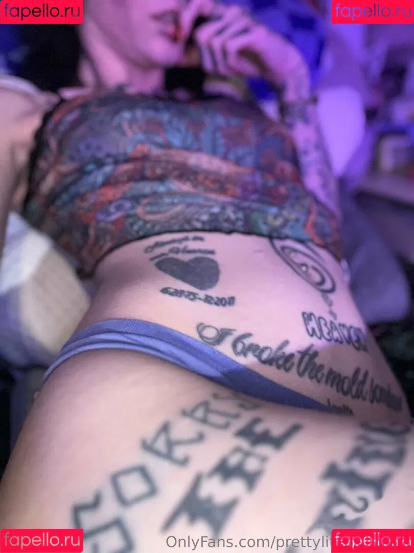 pre.ttylil13 / prettylittlefreak13 Onlyfans Photo Gallery 