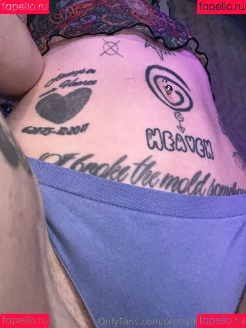 pre.ttylil13 / prettylittlefreak13 Onlyfans Photo Gallery 
