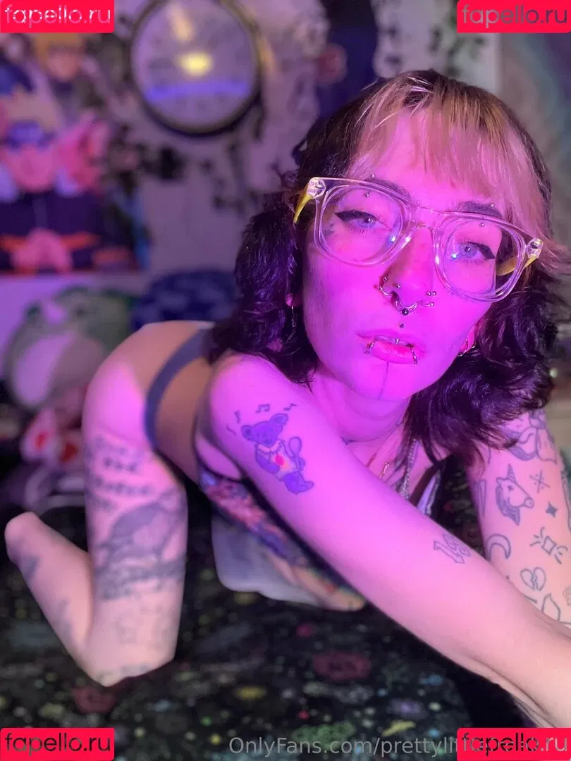 pre.ttylil13 / prettylittlefreak13 Onlyfans Photo Gallery 