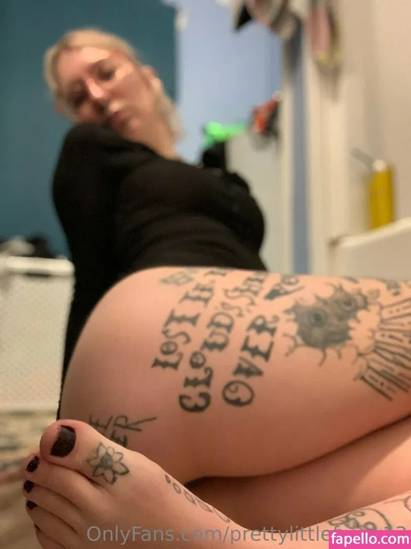 pre.ttylil13 / prettylittlefreak13 Onlyfans Photo Gallery 
