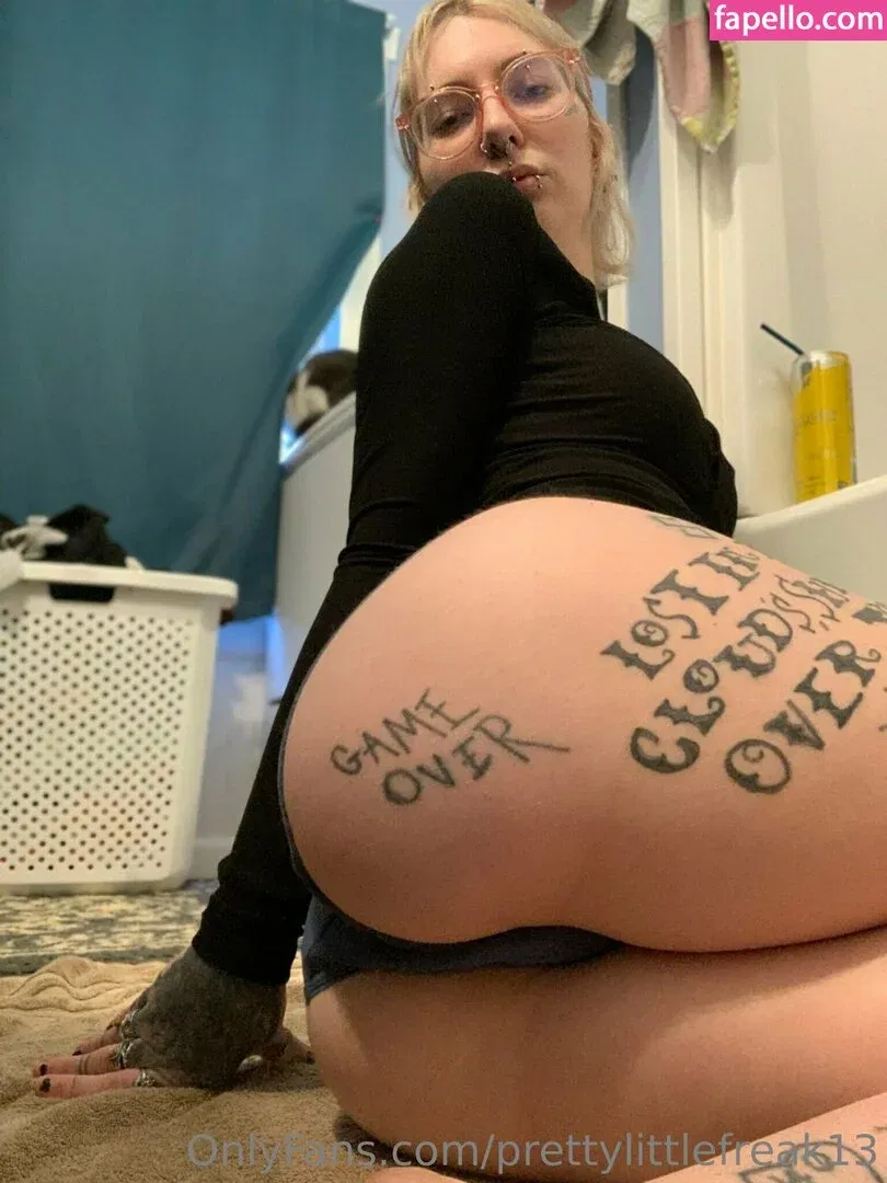 pre.ttylil13 / prettylittlefreak13 Onlyfans Photo Gallery 