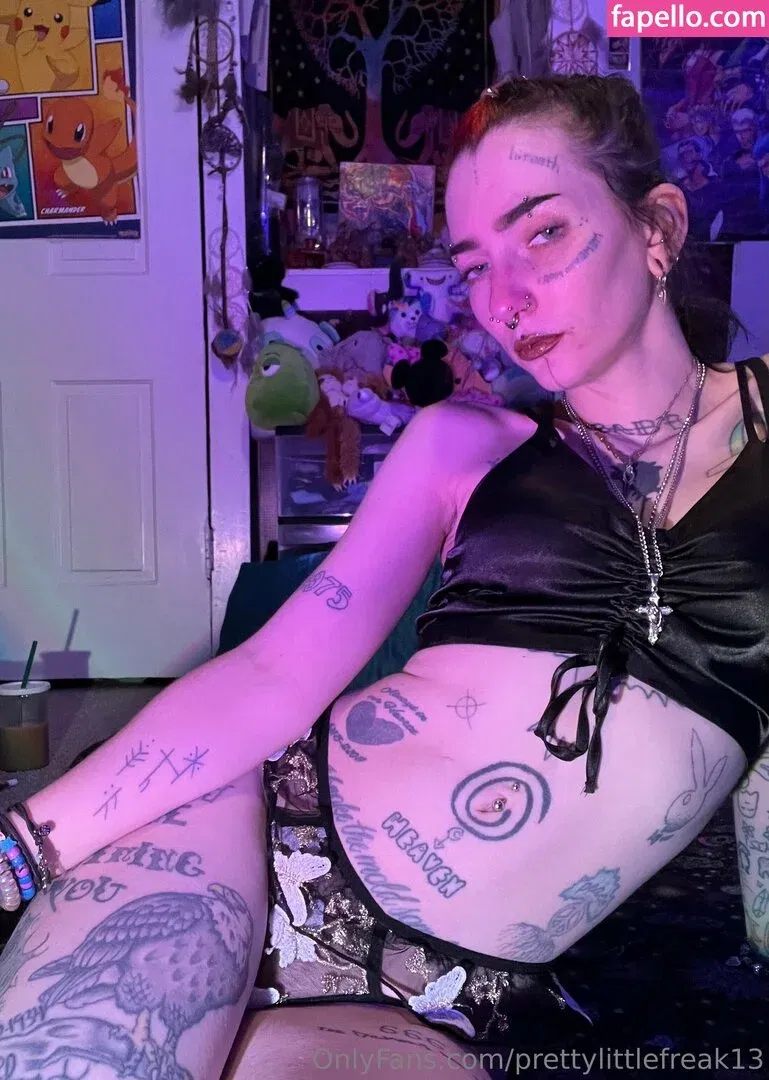 pre.ttylil13 / prettylittlefreak13 Onlyfans Photo Gallery 