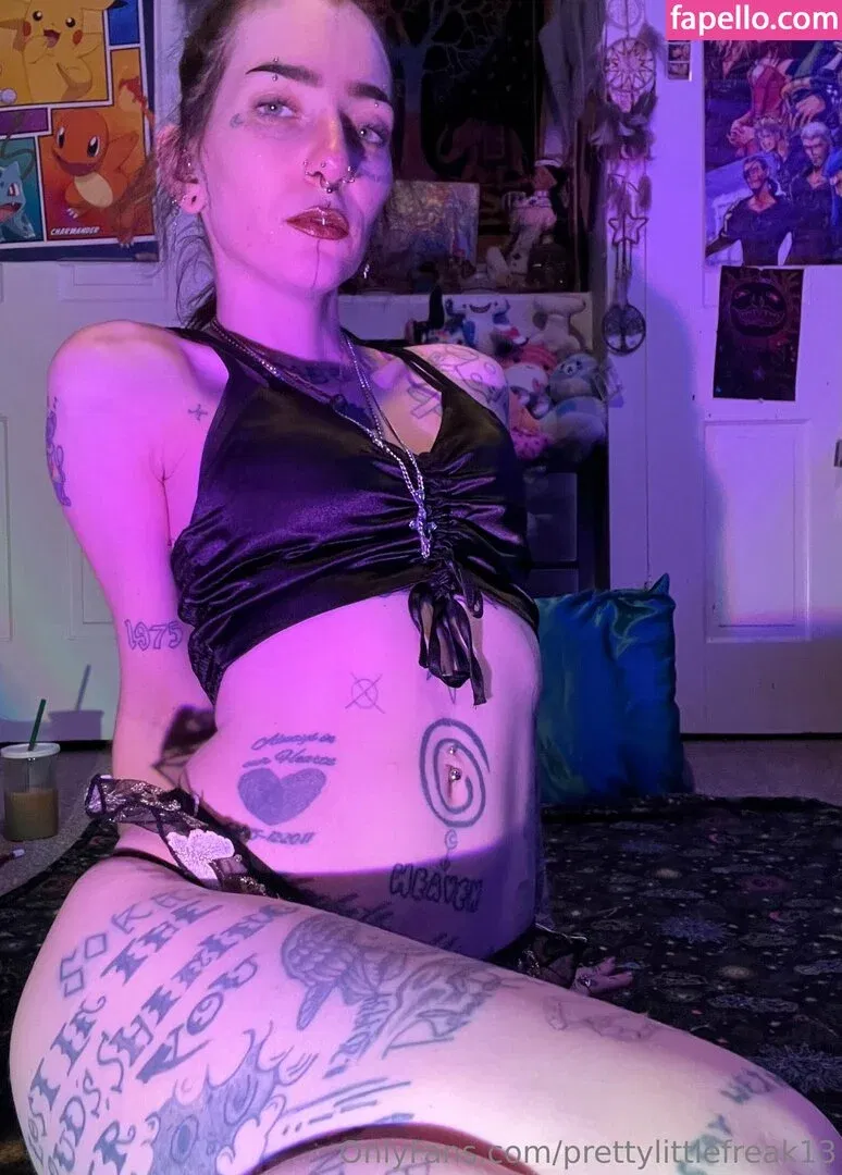 pre.ttylil13 / prettylittlefreak13 Onlyfans Photo Gallery 