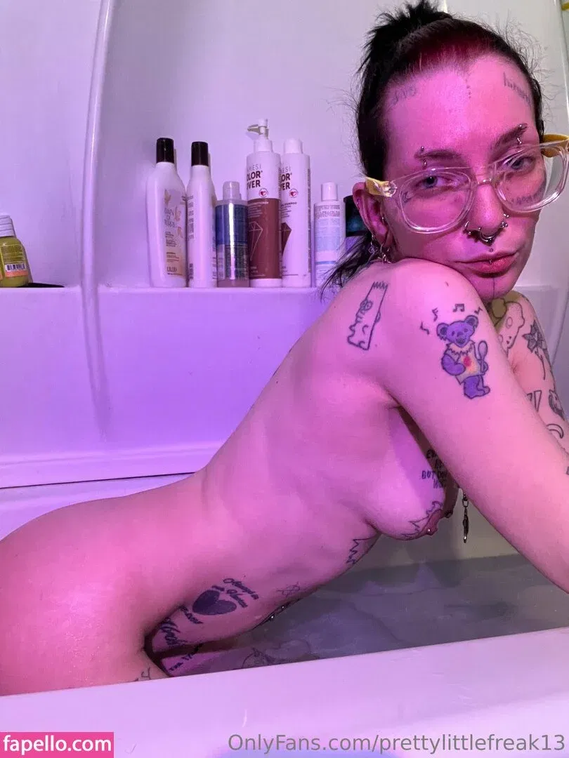 pre.ttylil13 / prettylittlefreak13 Onlyfans Photo Gallery 