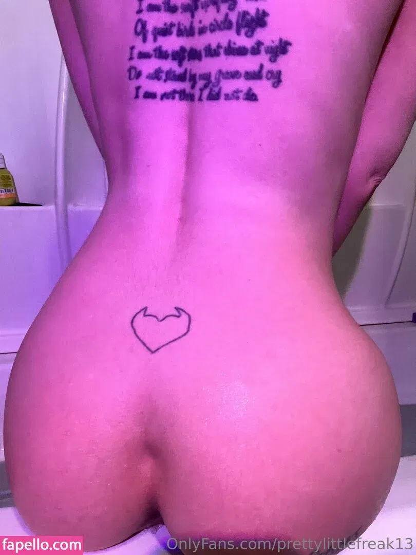 pre.ttylil13 / prettylittlefreak13 Onlyfans Photo Gallery 