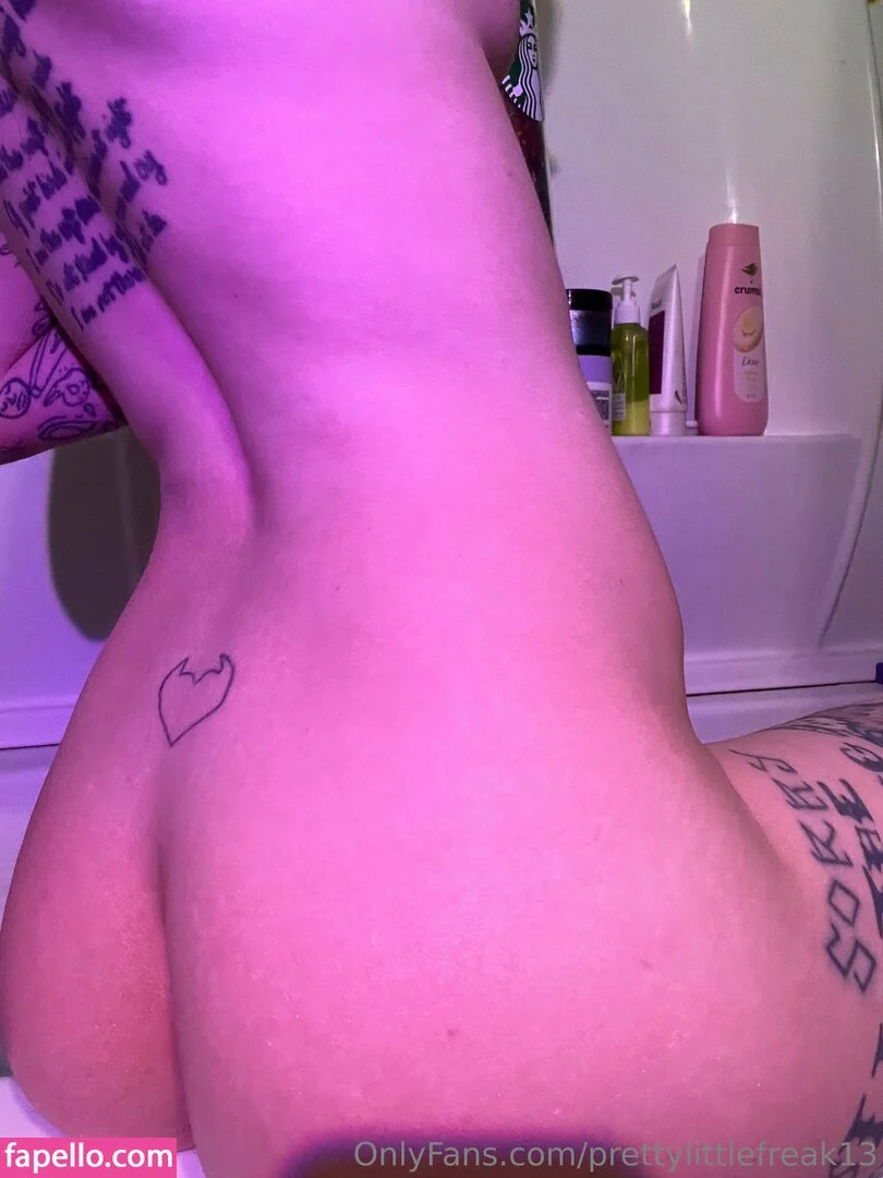 pre.ttylil13 / prettylittlefreak13 Onlyfans Photo Gallery 