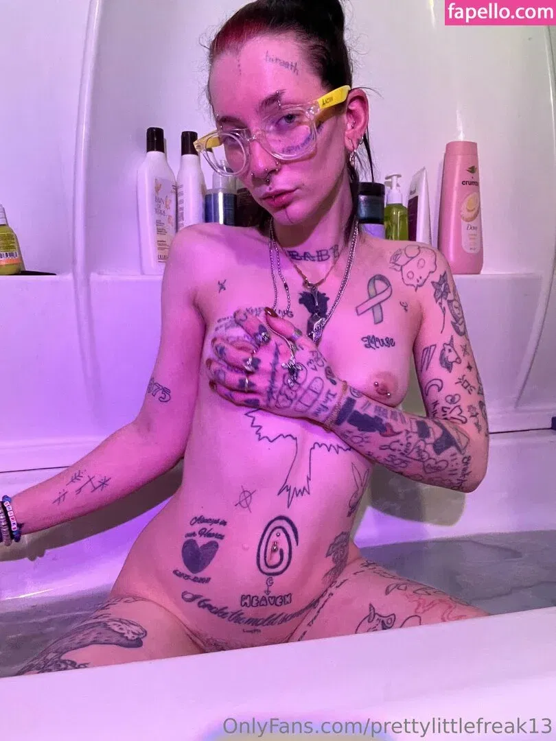 pre.ttylil13 / prettylittlefreak13 Onlyfans Photo Gallery 