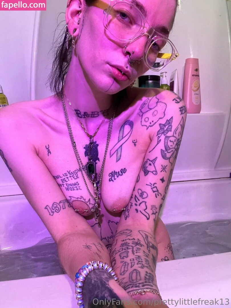 pre.ttylil13 / prettylittlefreak13 Onlyfans Photo Gallery 