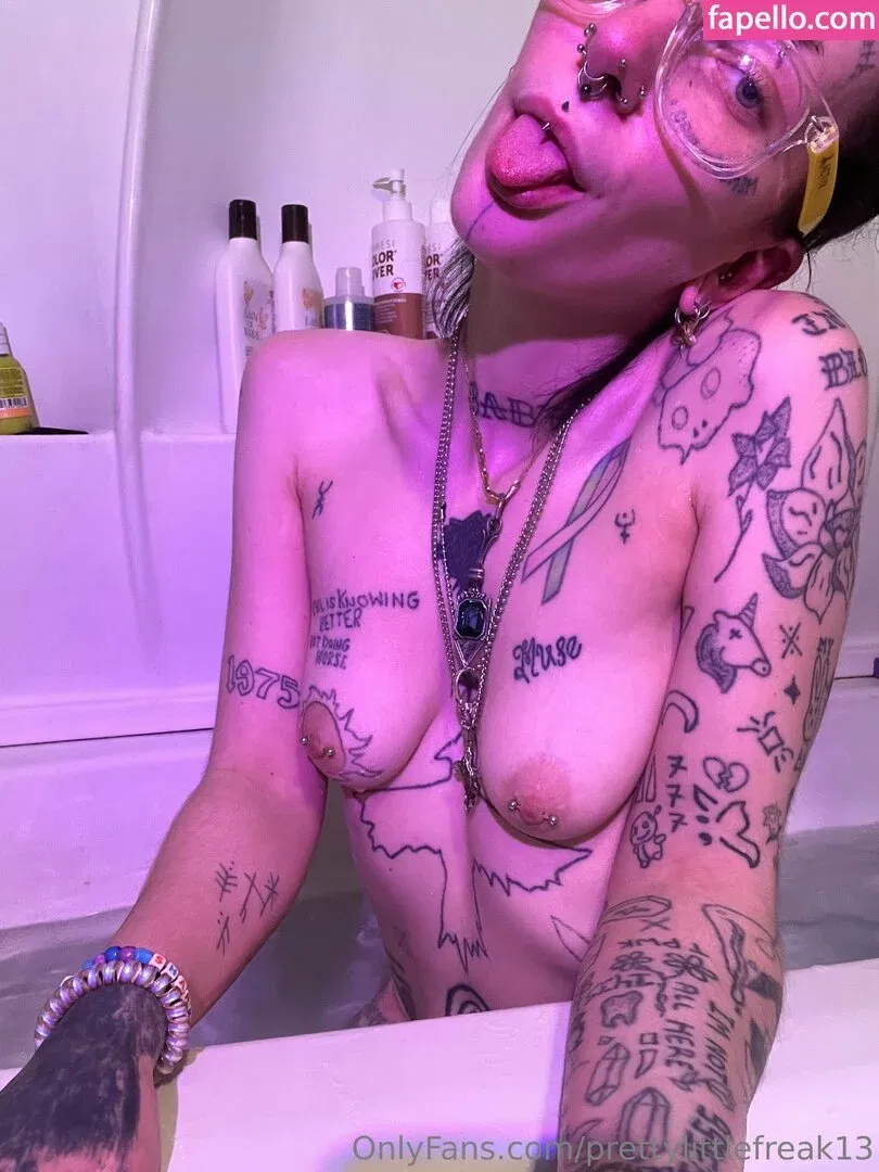 pre.ttylil13 / prettylittlefreak13 Onlyfans Photo Gallery 