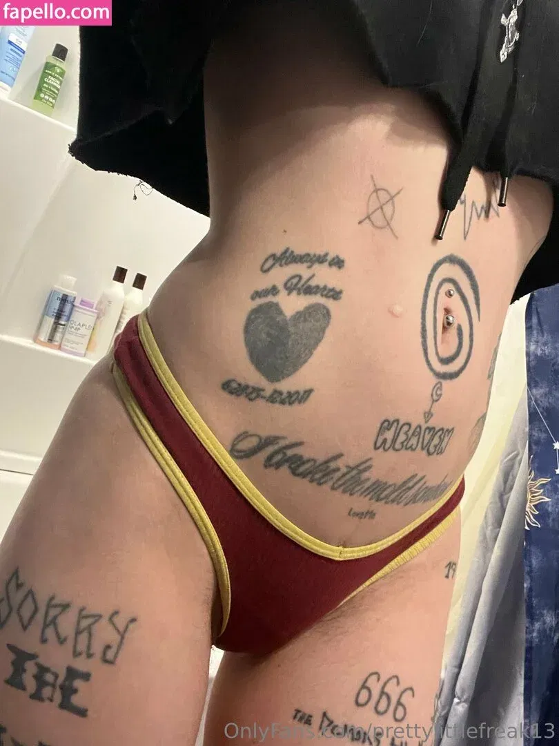 pre.ttylil13 / prettylittlefreak13 Onlyfans Photo Gallery 