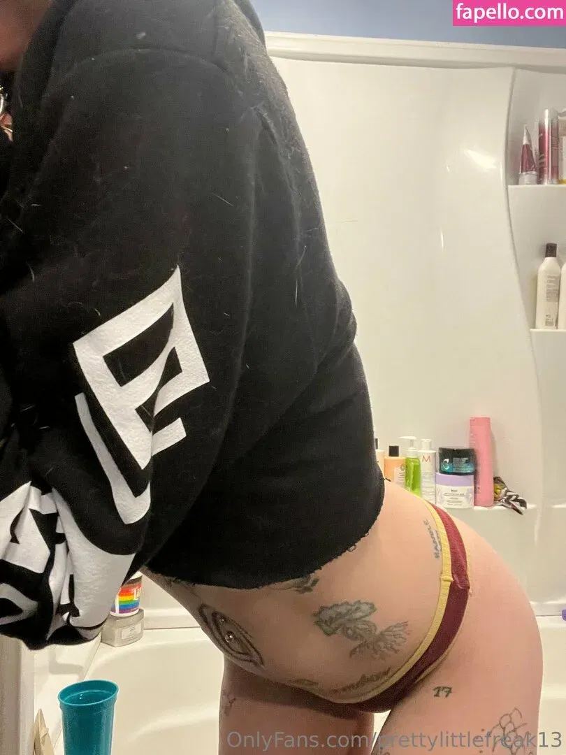 pre.ttylil13 / prettylittlefreak13 Onlyfans Photo Gallery 