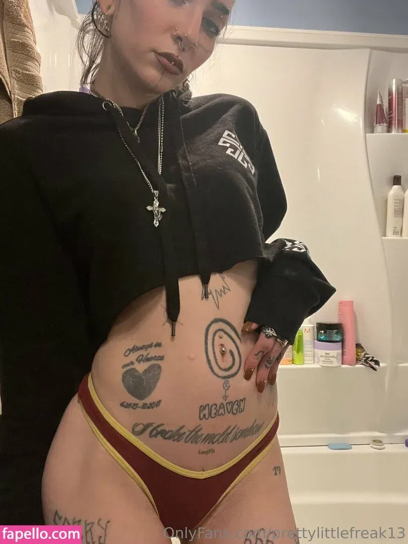 pre.ttylil13 / prettylittlefreak13 Onlyfans Photo Gallery 