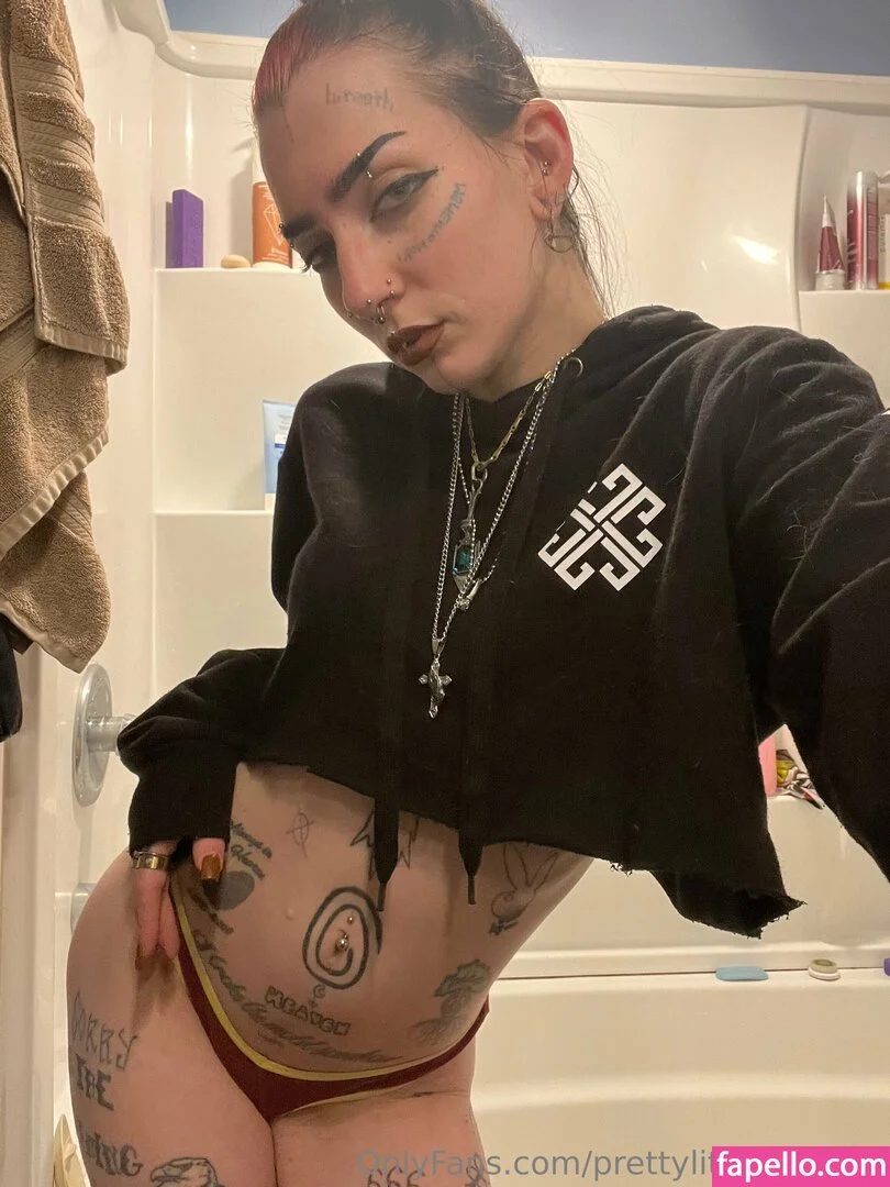 pre.ttylil13 / prettylittlefreak13 Onlyfans Photo Gallery 