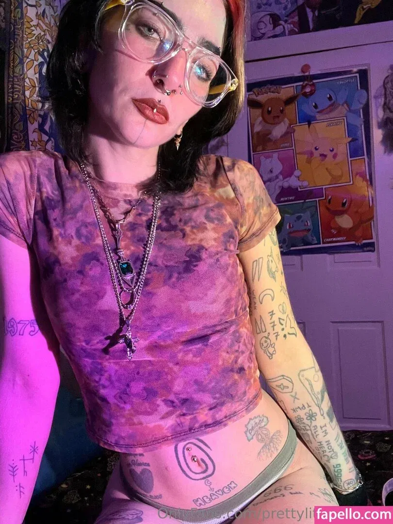 pre.ttylil13 / prettylittlefreak13 Onlyfans Photo Gallery 