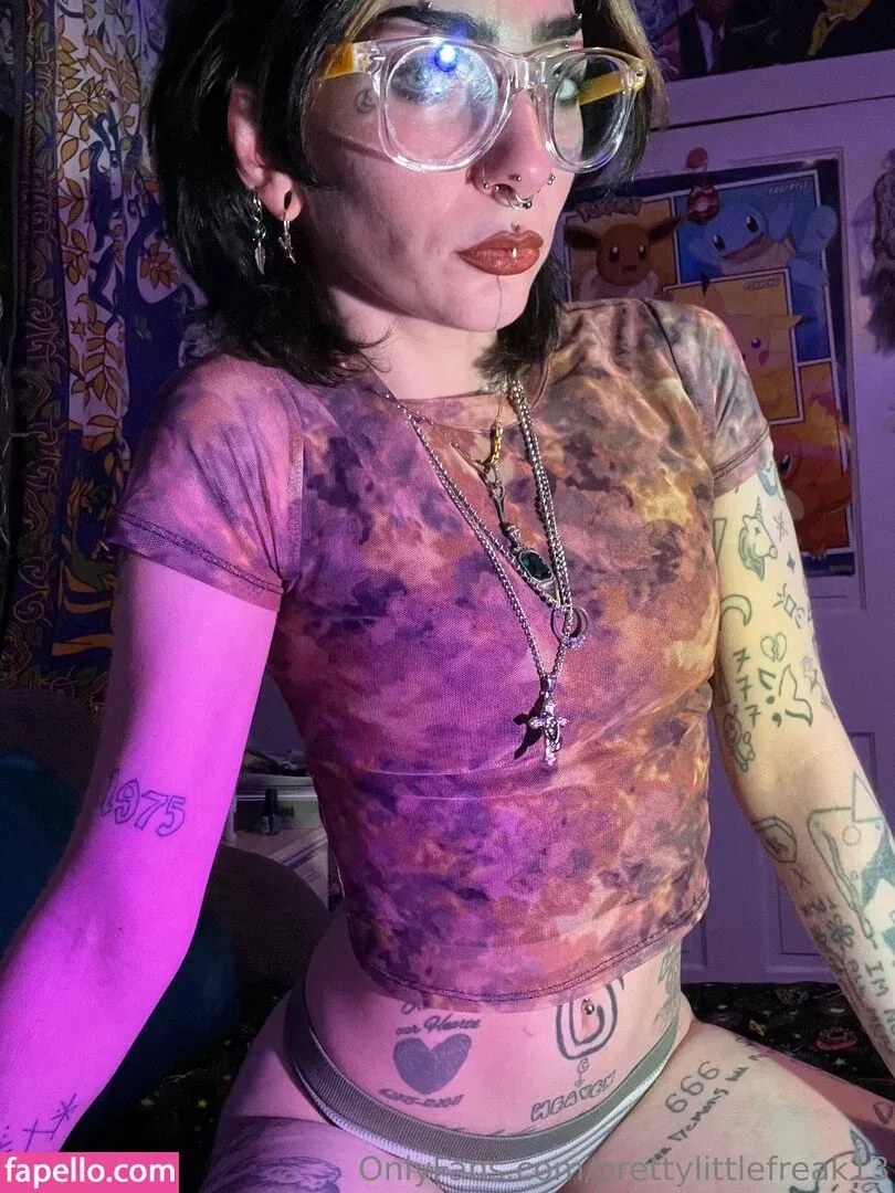 pre.ttylil13 / prettylittlefreak13 Onlyfans Photo Gallery 
