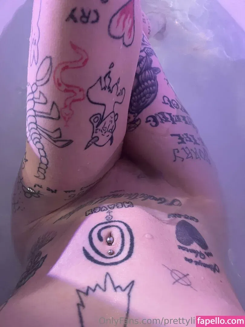 pre.ttylil13 / prettylittlefreak13 Onlyfans Photo Gallery 