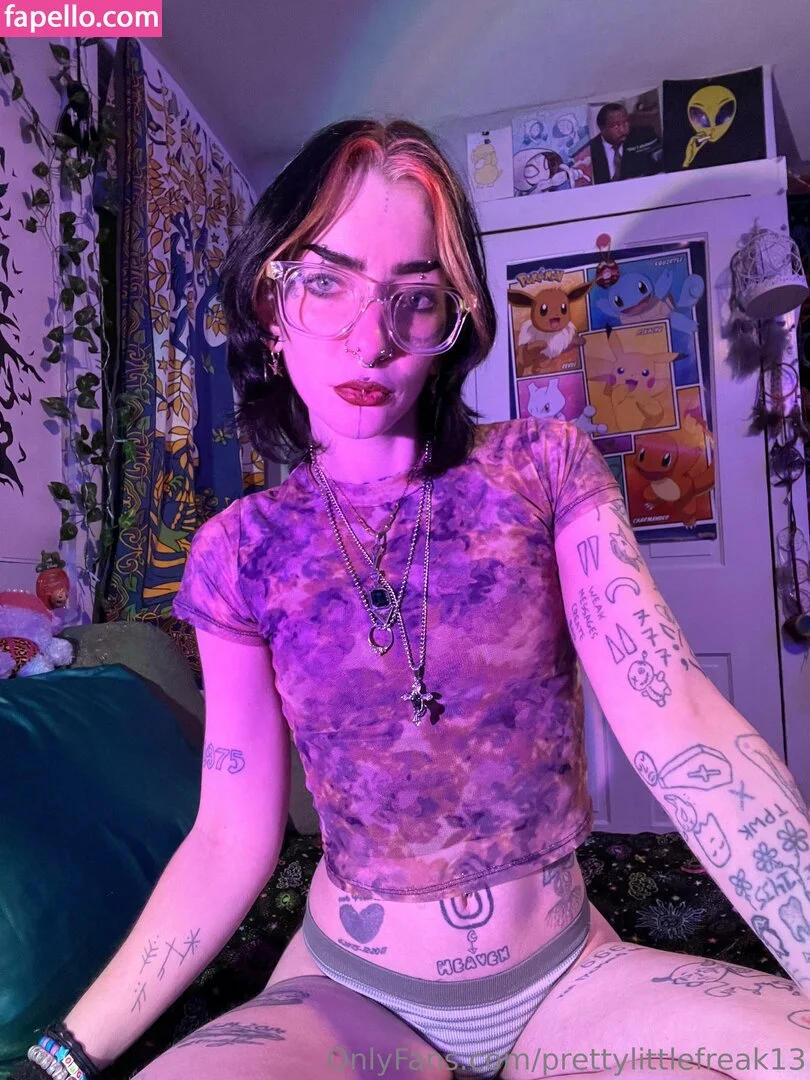 pre.ttylil13 / prettylittlefreak13 Onlyfans Photo Gallery 