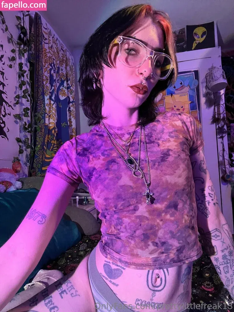 pre.ttylil13 / prettylittlefreak13 Onlyfans Photo Gallery 