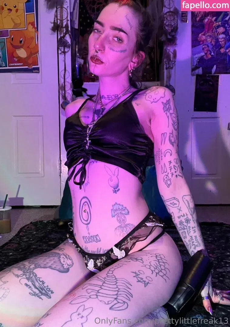 pre.ttylil13 / prettylittlefreak13 Onlyfans Photo Gallery 