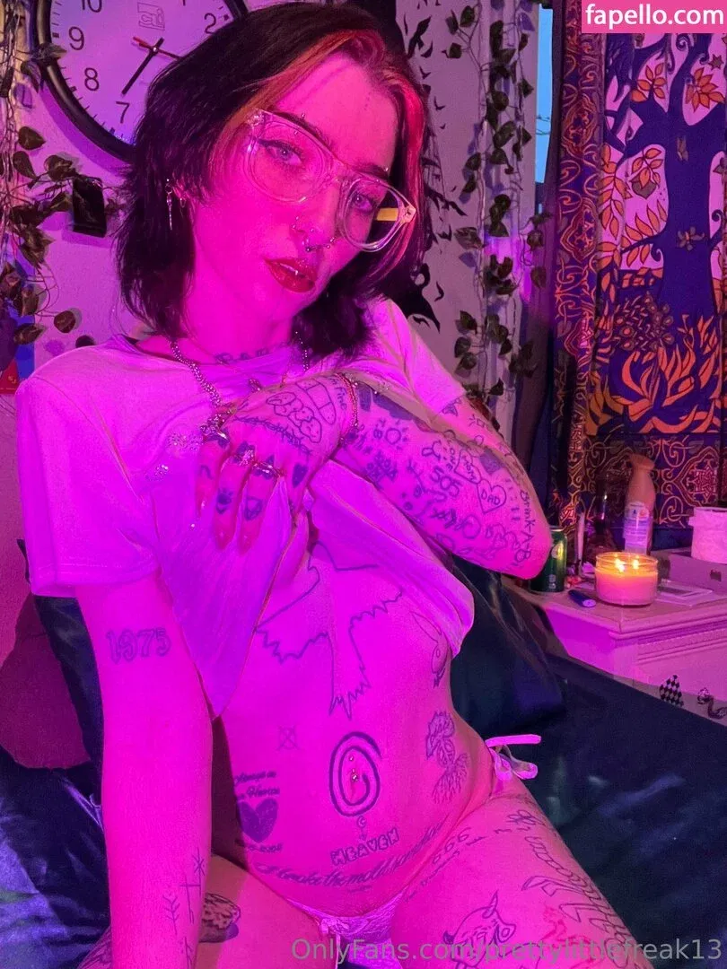 pre.ttylil13 / prettylittlefreak13 Onlyfans Photo Gallery 