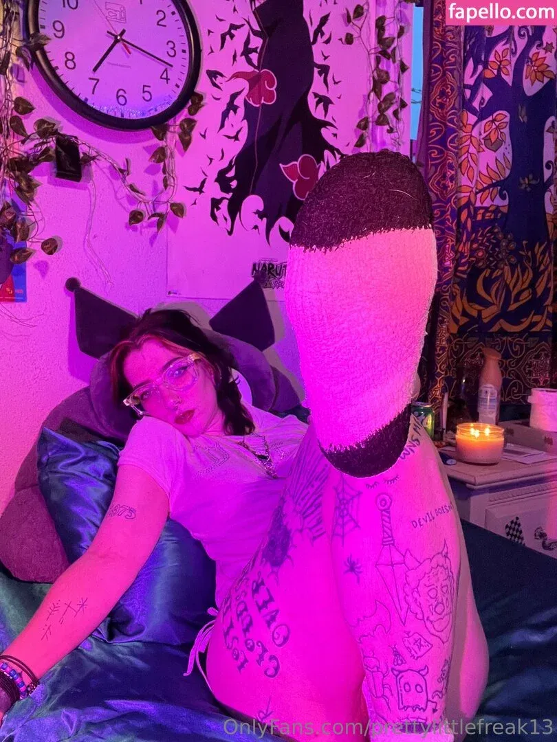 pre.ttylil13 / prettylittlefreak13 Onlyfans Photo Gallery 