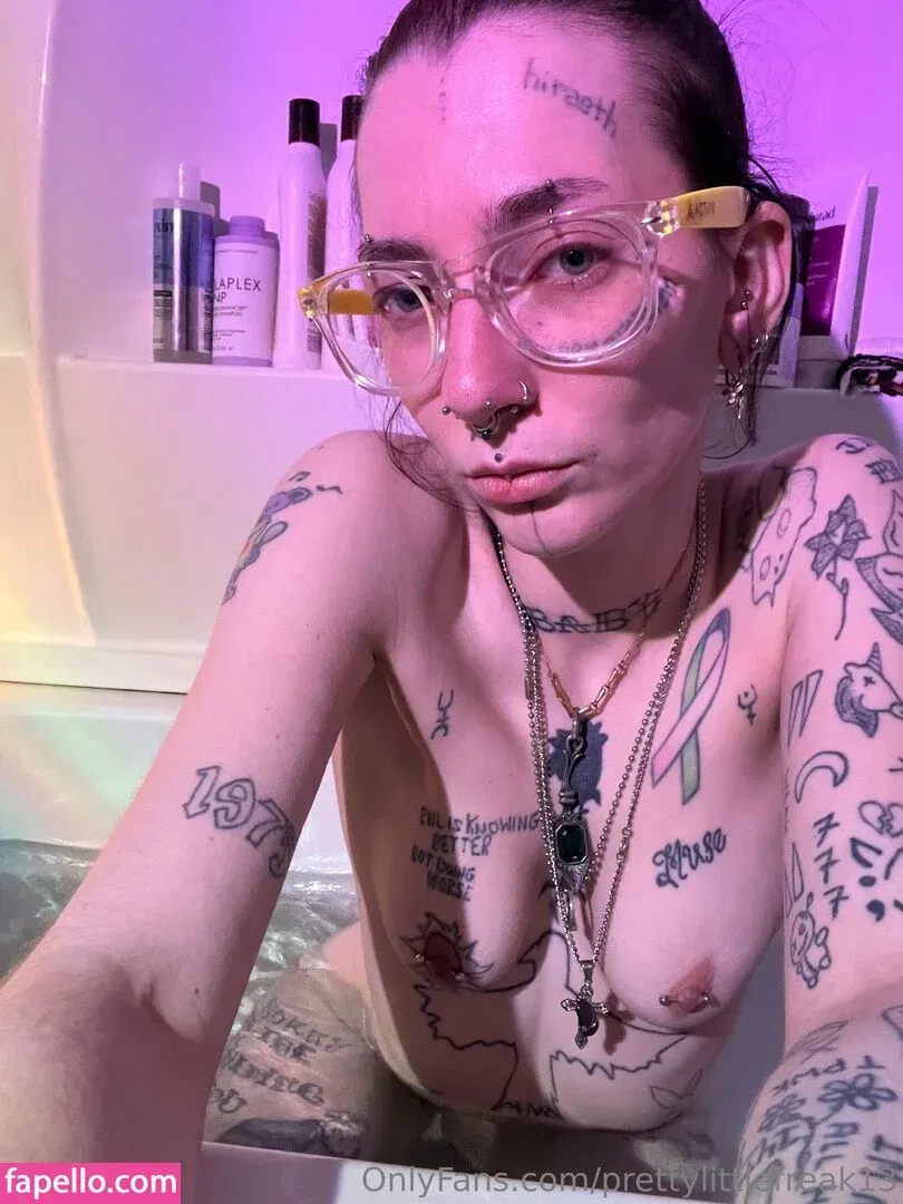 pre.ttylil13 / prettylittlefreak13 Onlyfans Photo Gallery 
