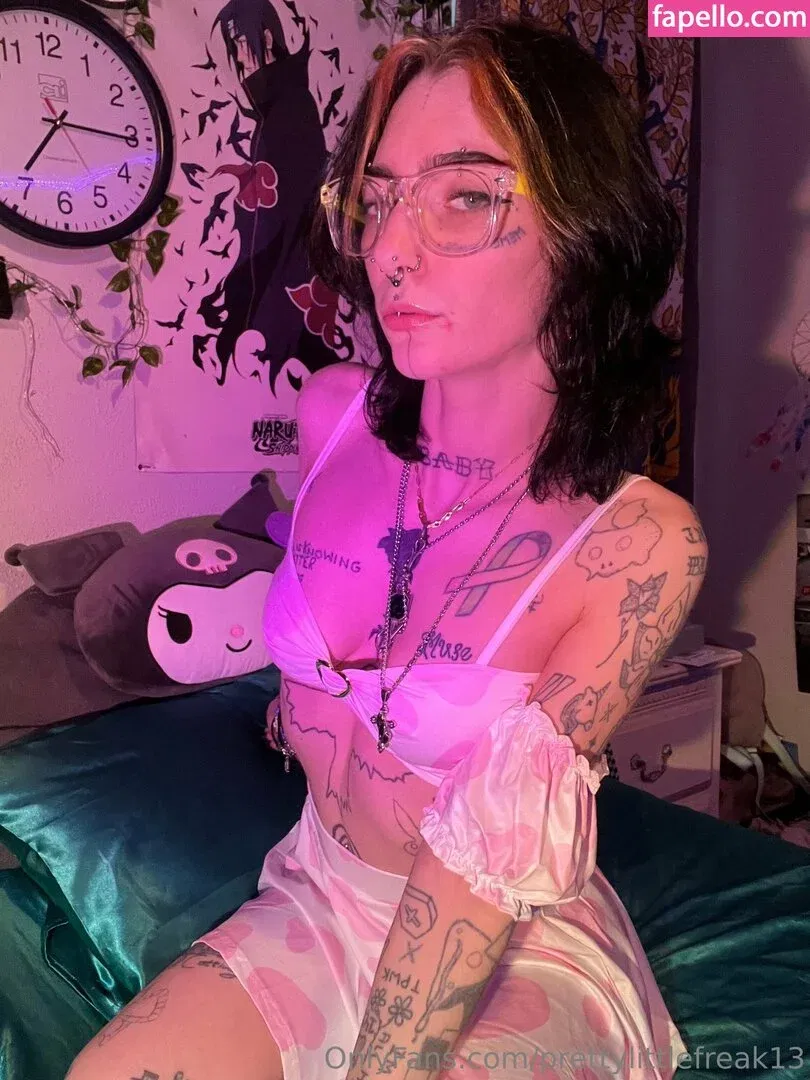 pre.ttylil13 / prettylittlefreak13 Onlyfans Photo Gallery 