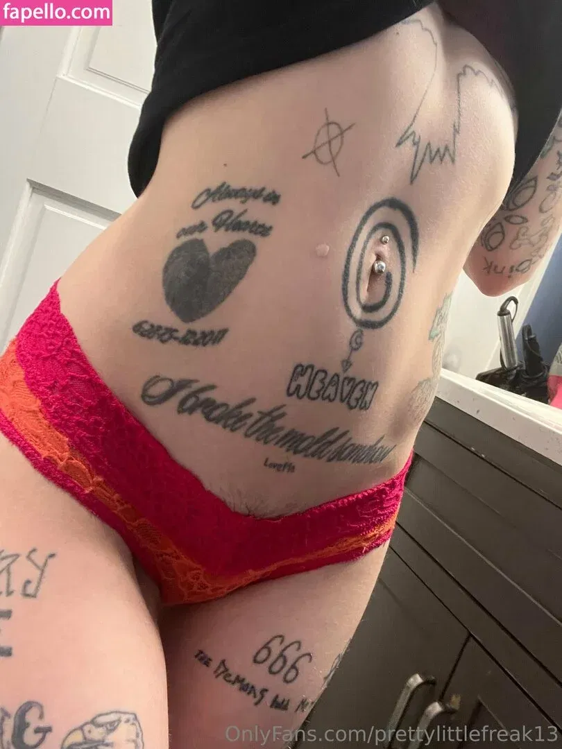 pre.ttylil13 / prettylittlefreak13 Onlyfans Photo Gallery 