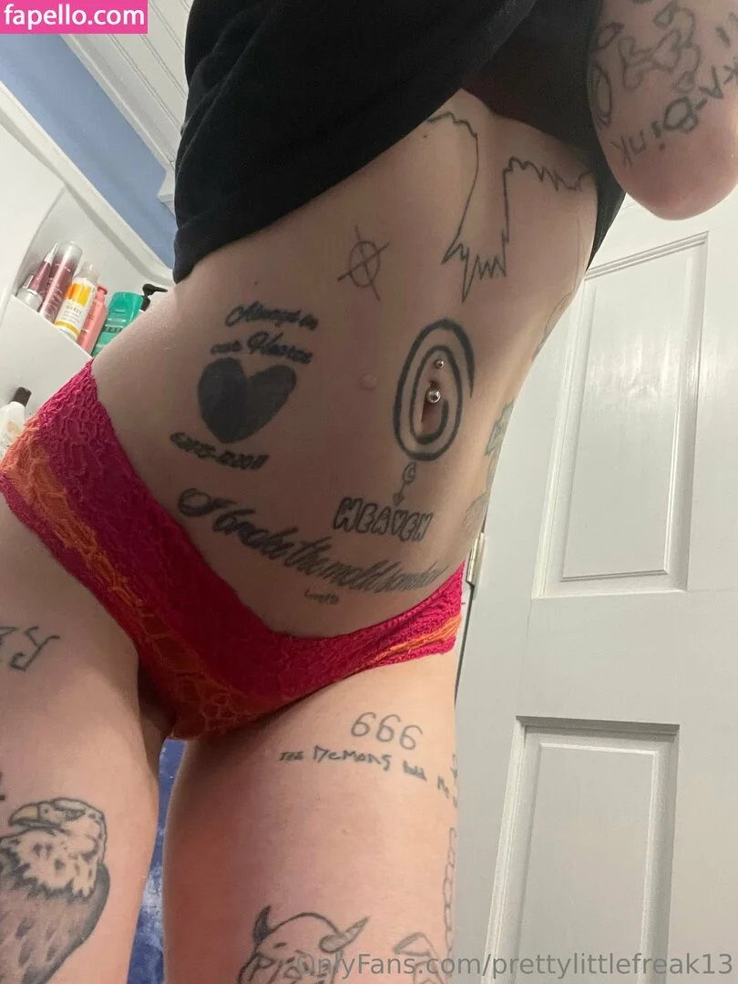 pre.ttylil13 / prettylittlefreak13 Onlyfans Photo Gallery 