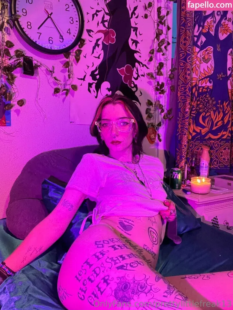 pre.ttylil13 / prettylittlefreak13 Onlyfans Photo Gallery 