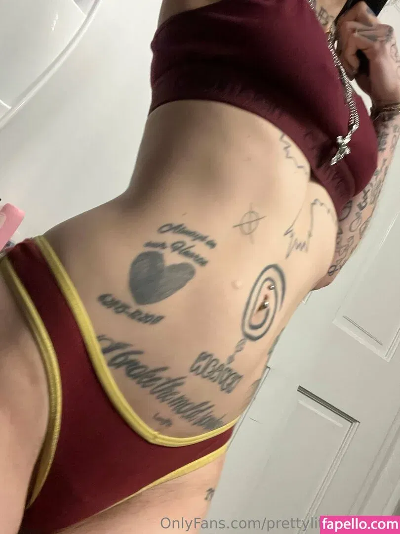pre.ttylil13 / prettylittlefreak13 Onlyfans Photo Gallery 