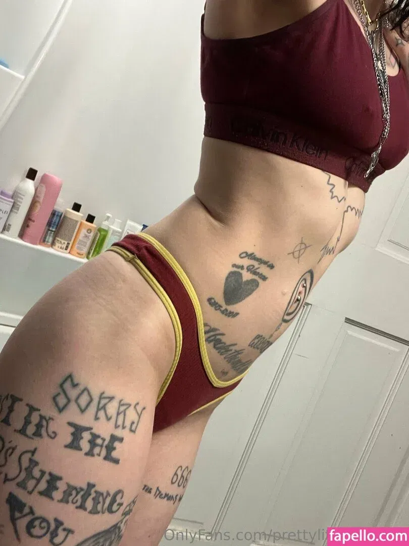 pre.ttylil13 / prettylittlefreak13 Onlyfans Photo Gallery 