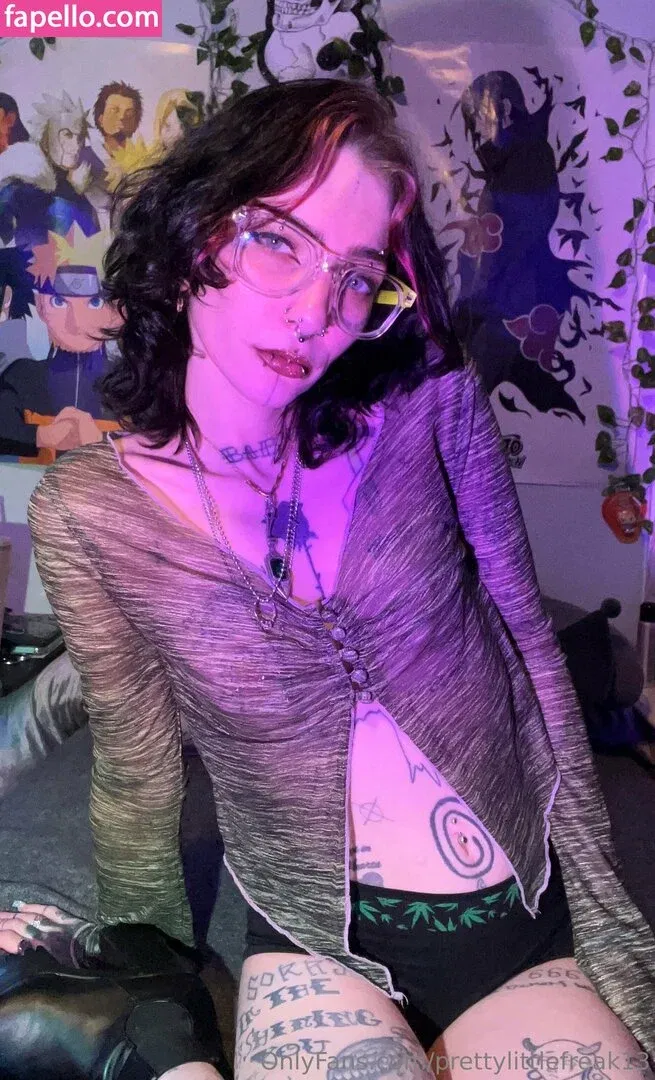 pre.ttylil13 / prettylittlefreak13 Onlyfans Photo Gallery 