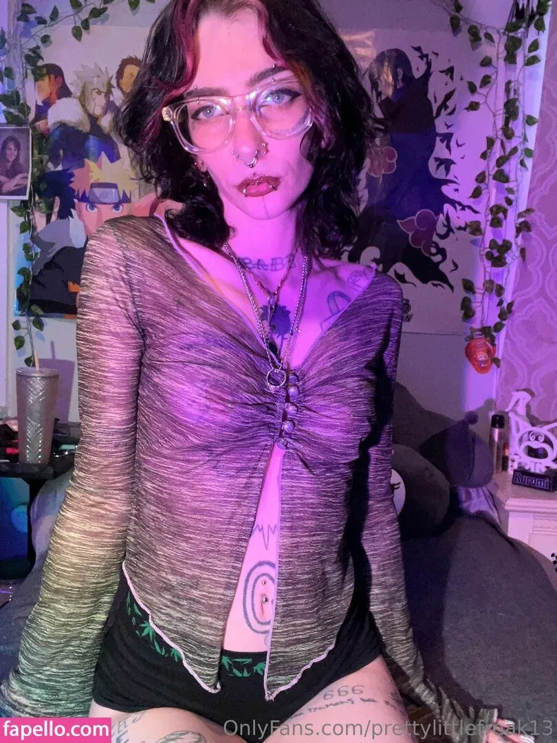 pre.ttylil13 / prettylittlefreak13 Onlyfans Photo Gallery 