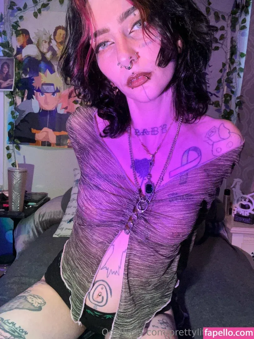 pre.ttylil13 / prettylittlefreak13 Onlyfans Photo Gallery 