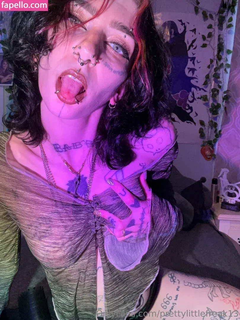 pre.ttylil13 / prettylittlefreak13 Onlyfans Photo Gallery 