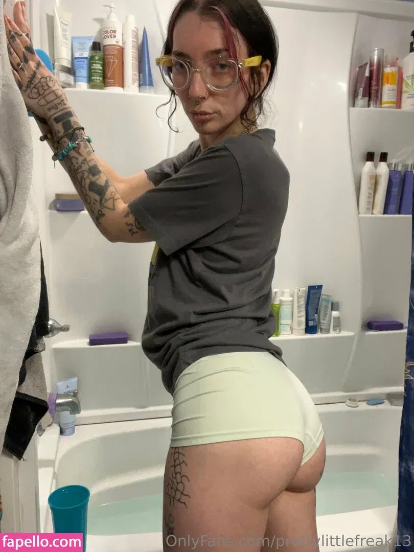 pre.ttylil13 / prettylittlefreak13 Onlyfans Photo Gallery 