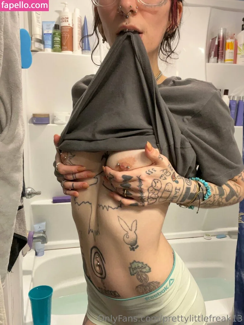 pre.ttylil13 / prettylittlefreak13 Onlyfans Photo Gallery 