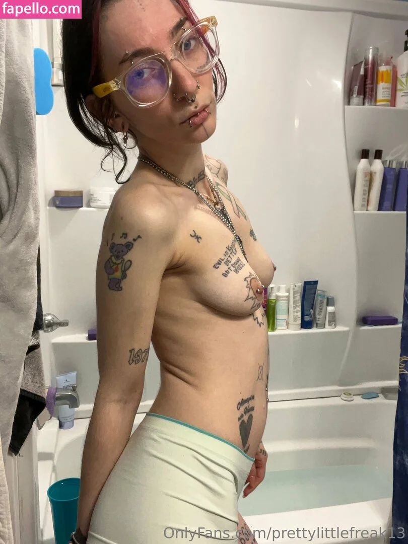 pre.ttylil13 / prettylittlefreak13 Onlyfans Photo Gallery 